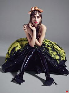 Vogue Korea (December 2012) - Flower Girl - 004.jpg