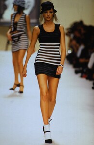 786574731_chanel-ss-1994(13).thumb.jpg.c5c307fe66dc1f489bdfb55200961502.jpg