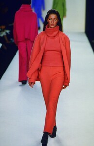 789997168_ralph-lauren-fw-1999(2).thumb.jpg.3d171abd802877e563fa138af21c0110.jpg