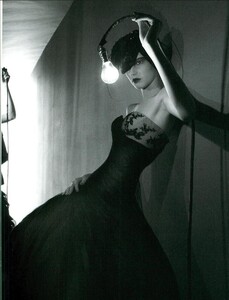ARCHIVIO - Vogue Italia (February 2008) - Light Black - 004.jpg