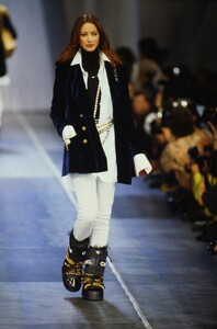 795816725_chanel-fw-1993-christy(13).thumb.jpg.772e927f10212416f1fb81d0e4bf419d.jpg