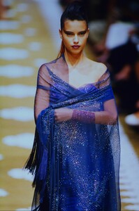 805845633_emanuel-ungaro-hc-fw-1999(4).thumb.jpg.2625cd324b46d5cb2c6c817291d39db4.jpg