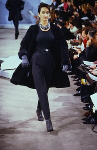 831938025_donna-karan-fw-1990(9).thumb.jpg.88f61a5469233a00ff7021a1c6bc1440.jpg