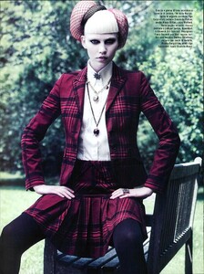 ARCHIVIO - Vogue Italia (October 2008) - Suggestions - 016.jpg