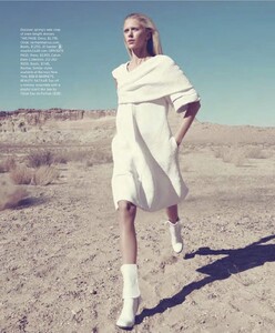 898762478_Kudacki_US_Harpers_Bazaar_February_2013_05.thumb.jpg.144c1c73c5ce329c120c069c85ce98a0.jpg