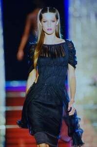 912831227_versace-hc-fw-1999(12).thumb.jpg.b557cc76a6b84ecd56027d4efb3e2d8a.jpg