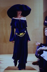 914935656_donna-karan-ss-1993(1).thumb.jpg.cef7ec859693808f8a7447c237d6b084.jpg