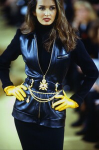 934753468_donna-karan-fall1992(1).thumb.jpg.9043a0dcbb39e1d176c0f20654387f68.jpg