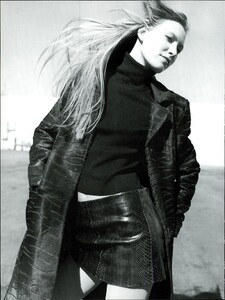 ARCHIVIO - Vogue Italia (August 2000) - Winter Coming Shortly - 017.jpg