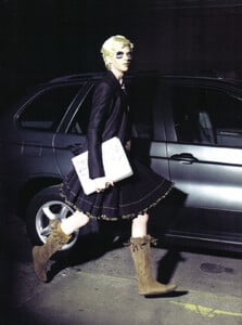 Vogue Italia (August 2008) - The Fun And The Chic - 002.jpg