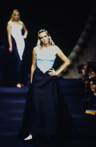 948207631_dior-hc-ss-1994(7).thumb.jpg.3e7d46c5a9d422976a9be5909e802aa6.jpg