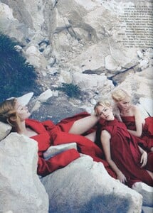 Vogue UK (December 2009) - Red Alert - 009.jpg