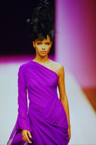 952373287_christian-lacroix-hc-fw-1999(15).thumb.jpg.e8fbebbb8bb0466083eb0006bb846416.jpg