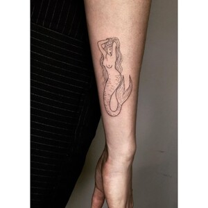 _taticompton on Instagram_ _Mini mermaid _handpoke(JPG)_1.jpg