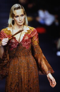 961767951_dior-hc-ss-1994(2).thumb.jpg.cca072281fee36d6815147e226d8bd72.jpg