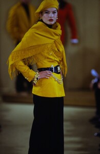 963675658_donna-karan-fw-1992(9).thumb.jpg.2231152f44d23f2b826acada8cc09daa.jpg