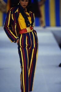 990165089_veronica-webb(4).thumb.jpg.620a71aee8a0a125b60ed56f7ed9a953.jpg