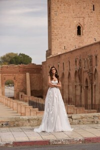 ADALYN-ML17366-STRAPLESS-SWEETHEART-NECKLINE-FULL-LENGTH-LACE-AND-TULLE-GOWN-WITH-ILLUSION-BODICE-AND-ZIP-CLOSURE-WEDDING-DRESS-MADI-LANE-BRIDAL2.thumb.jpg.8c064f29f0259ad49a77766db007d4d0.jpg