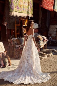 AMELIE-ML17545-LACE-AND-TULLE-GOWN-WITH-FITTED-BODICE-AND-FLOATY-TULLE-SKIRT-WITH-DETACHABLE-OFF-SHOULDER-STRAPS-WEDDING-DRESS-MADI-LANE-BRIDAL17.jpg