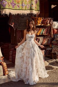 AMELIE-ML17545-LACE-AND-TULLE-GOWN-WITH-FITTED-BODICE-AND-FLOATY-TULLE-SKIRT-WITH-DETACHABLE-OFF-SHOULDER-STRAPS-WEDDING-DRESS-MADI-LANE-BRIDAL6-534x800.jpg