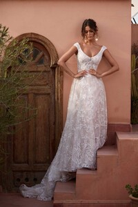ASPEN-ML17911-FULL-LENGTH-LACE-GOWN-WITH-FITTED-BODICE-AND-FLOATY-SKIRT-CAP-SLEEVES-LOW-BACK-ZIP-CLOSURE-WEDDING-DRESS-MADI-LANE-BRIDAL5.thumb.jpg.6eace44edd7a0d4ac9cec29efdac1094.jpg