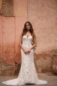 AVALON-ML17227-FULL-LACE-FITTED-GOWN-WITH-LACE-STRAPS-LOW-BACK-ZIPPER-CLOSURE-AND-DETACHABLE-CAPE-WEDDING-DRESS-MADI-LANE-BRIDAL5.thumb.jpg.953bccd3649824ccaa52d80d2eb1a211.jpg