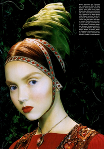 Aldridge_Vogue_Italia_February_2005_02.thumb.png.109730a8c9d330575bdd56f0c5d86f8b.png
