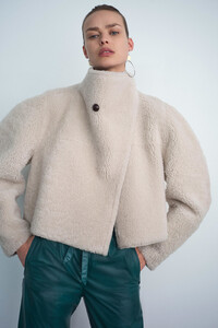 Birgit-Kos-Bibi-Cornejo-Borthwick-Isabel-Marant-Pre-Fall-2020-LookBook-20.thumb.jpg.b8884868113f5e681b02406b36089759.jpg