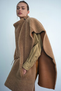 Birgit-Kos-Bibi-Cornejo-Borthwick-Isabel-Marant-Pre-Fall-2020-LookBook-4.thumb.jpg.febaca25e484a5d8864b5aadcc5bd9f0.jpg