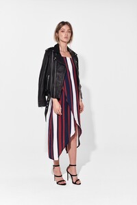 Capsule_Side_Back_29.jpg
