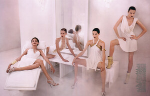 CarolineFLauraBlokhinaAnnaBalikoMarinaJamieson_FlairLimitedEdition_December2006_MarianoVivanco_02.jpg