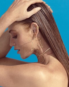 Cintia-Dicker-Animale-Jewelry-Campaign01.thumb.jpg.229a9a4eb33e45fc83d92fdcc0dc2ba6.jpg