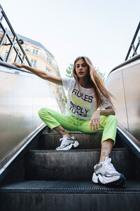Clara-Berry-x-Please-Fashion-by-Razasan-47.thumb.jpg.ff4ddb7e8dad73ae48874a9b39ce85bf.jpg