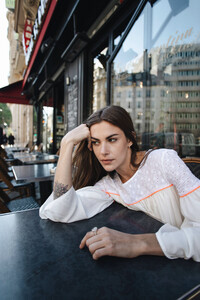Clara-Berry-x-Please-Fashion-by-Razasan-51.thumb.jpg.111701bf53f33ebd6410733bcef9d3b1.jpg