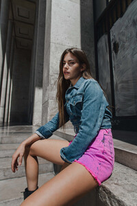 Clara-Berry-x-Please-Fashion-by-Razasan-7.thumb.jpg.276815eac22a879936c22ce3ce84a56a.jpg