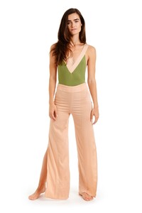 Debi_Bottom_Front_1920x.jpg