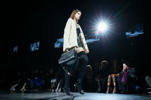 Dolce-Gabbana-RTW-FW20-Milan-8236-1582467992.thumb.jpg.0453d3353156695a1d327cb26cbc3089.jpg