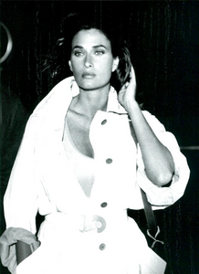 Donna_Karan_Spring_Summer_1994_02.thumb.png.e9edf774220814b354ab6b07655a1281.png