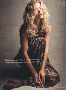 DoutzenKroes_VogueDec2009_52615___justfreepics_dot_org.jpg