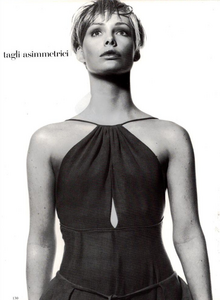 Forme_Comte_Vogue_Italia_April_1994_03.thumb.png.b8ef952927d59de184bdf75fa82302d2.png