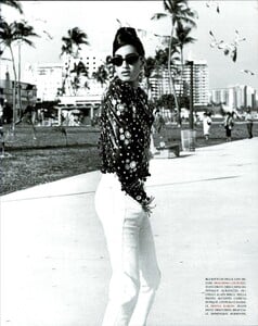 Hanson_Vogue_Italia_May_1991_04.thumb.png.35b147f1a3f076a43cf1ddb01cdb53cc.png