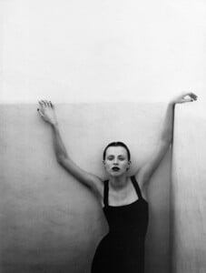 KarenElson_BazaarUS_Jun97_PatrickDemarchelier_008.jpg
