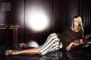 KarolinaKurkova-VogueUK030208-RaymondMeier.jpg