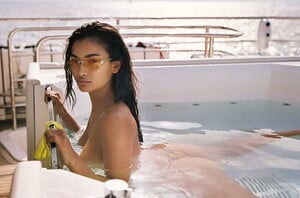 Kelly-Gale-Bamba-Swim-2020-Campaign-Cameron-Hammond-1.jpg