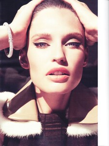 Kudacki_Vogue_Germany_October_2010_03.thumb.jpg.083de3fc33ed5e121b260677a7e2f901.jpg