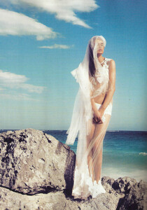 Kudacki_Vogue_Spain_July_2011_02.thumb.jpg.20feed02ab8677a8df28272ccf3e4072.jpg
