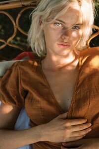 LOOK_4_018_4024x4024.jpg