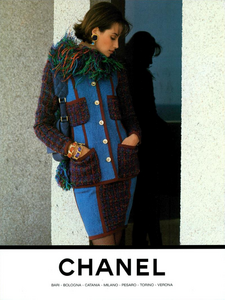 Lagerfeld_Chanel_Fall_Winter_91_92_01.thumb.png.c927d38bc5d5c7048a47a9eb06278673.png