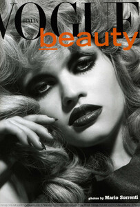 LaraStone_VogueIT_Oct07_ph_MarioSorrenti_001.jpg