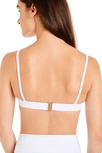 Laura_Back_White_1920x.jpg